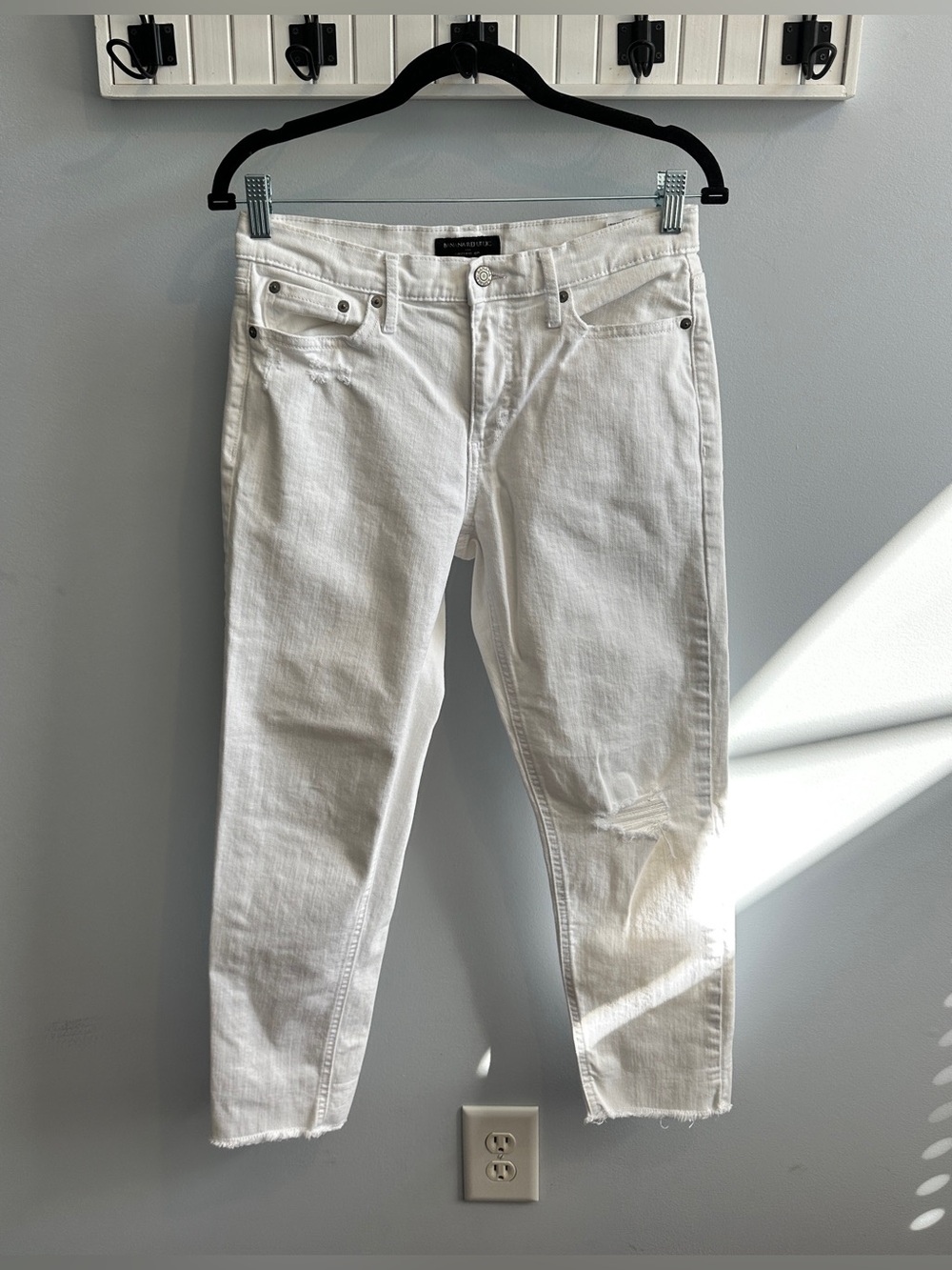 Banana Republic White Slim Straight women’s Jean cropped